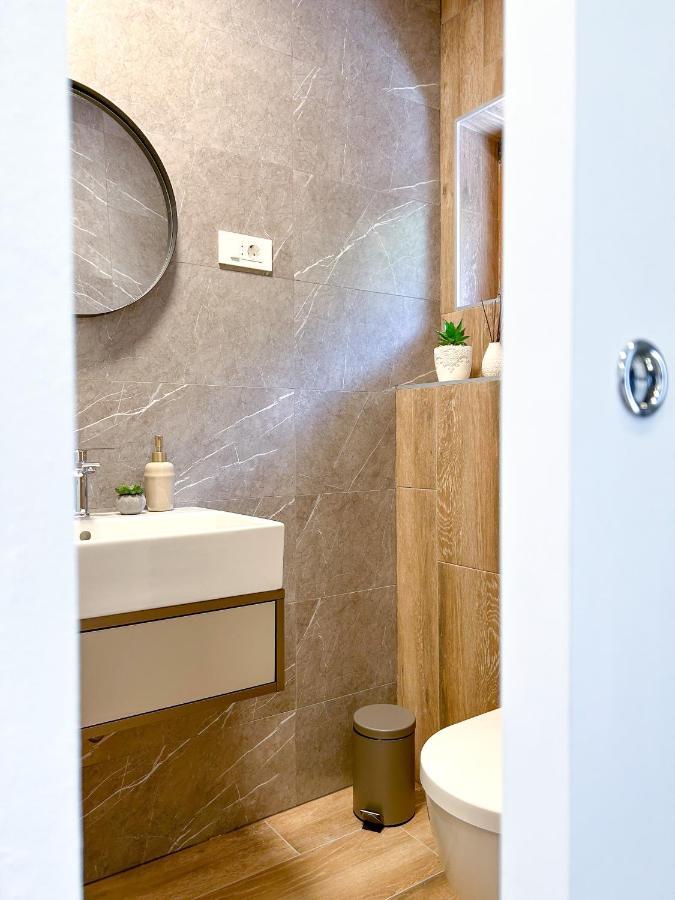 וודיצה Apartments Saraden מראה חיצוני תמונה